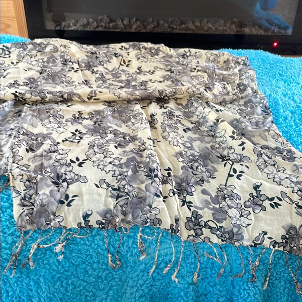 Floral Print Scarf with Fringe